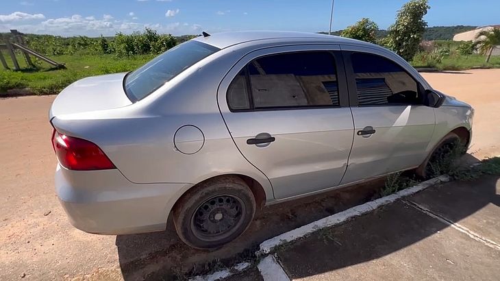 Veja o que perícia encontrou dentro do Voyage usado por suspeitos de roubos em Maceió