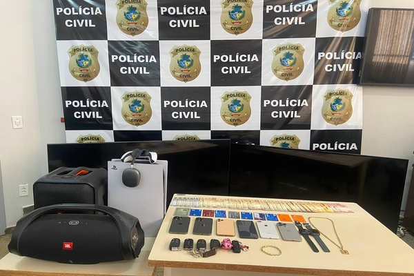 PCGO prende casal do tráfico e apreende R$ 500 mil em bens