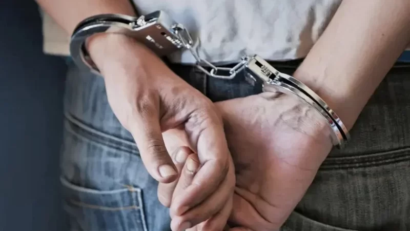 Homem com mandado de prisão preventiva é preso em Olivença