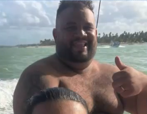 Turista que bateu cabeça durante mergulho em Maragoggi morre em hospital à espera de maca para pessoas obesas