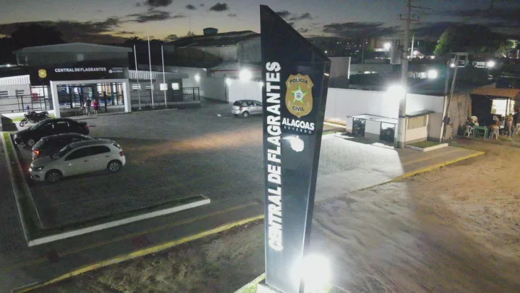 Suspeito de tráfico se esconde em forno de pizzaria para fugir da PM