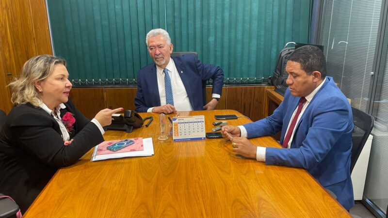 Prefeito Júlio alinha novas ações com deputado Paulão e secretária nacional Tereza Nelma