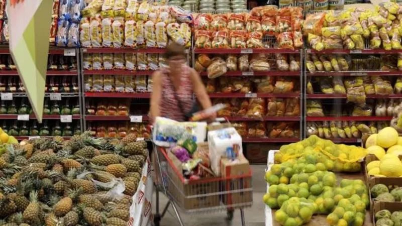 Inflação acelera para 0,46% em maio com alta dos alimentos, diz IBGE