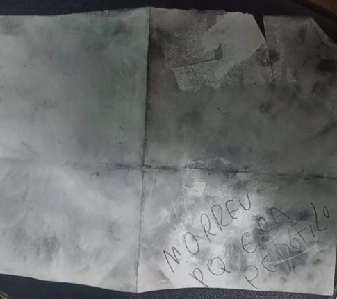 Idoso é encontrado sem vida dentro de casa, PMs encontraram bilhete ao lado do corpo