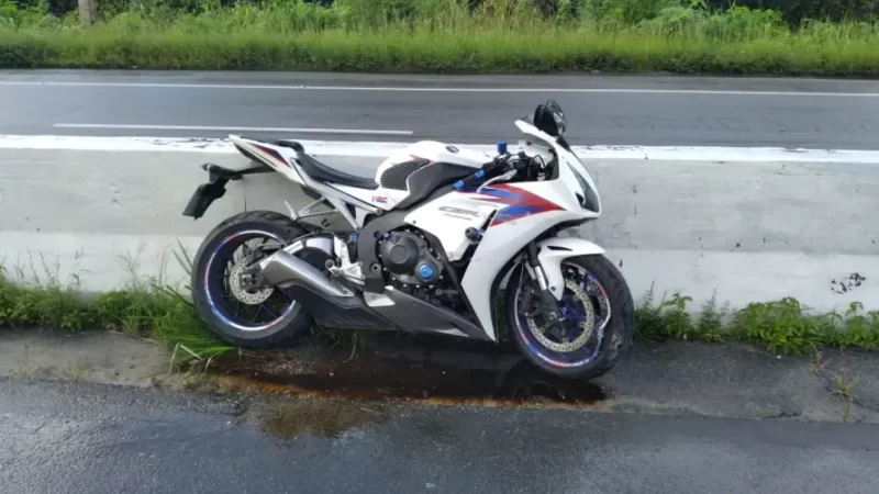 Motociclista morre após derrapar em curva com moto de luxo na AL-101 Sul