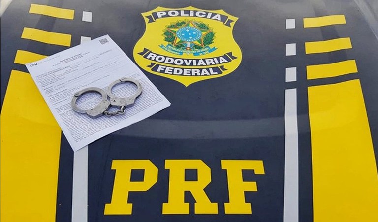 PRF prende homem com mandado de prisão em aberto por não pagamento de pensão alimentícia