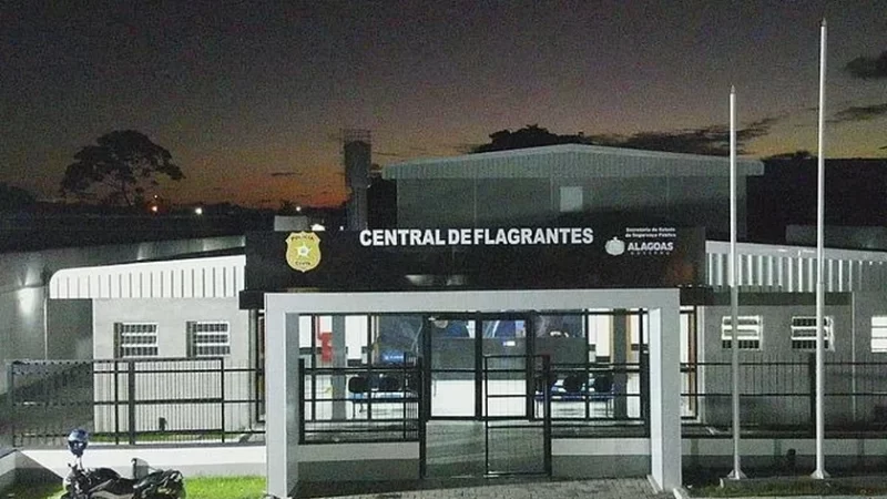 Presos dois suspeitos de furtar televisão e seis botijões de gás de escola