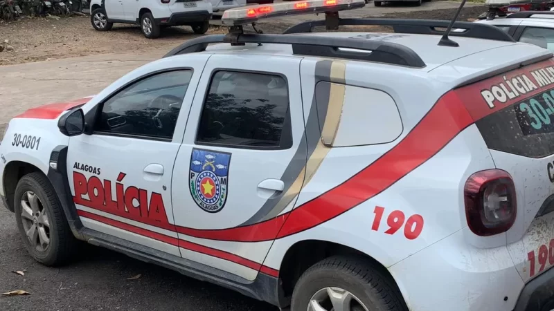 Homem esfaqueia mulher no pescoço e consegue fugir por matagal