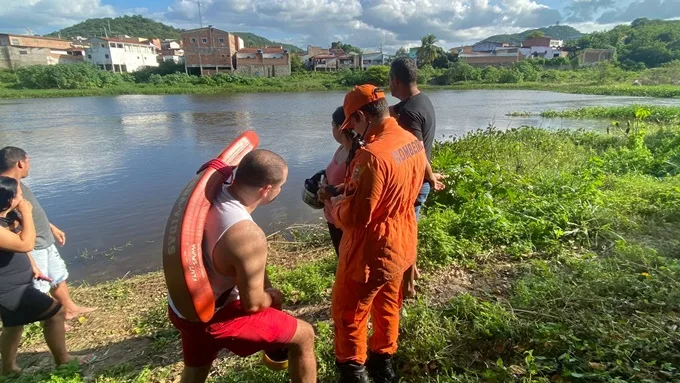 Bombeiros devem retomar buscas por adolescente desaparecido no Rio Ipanema