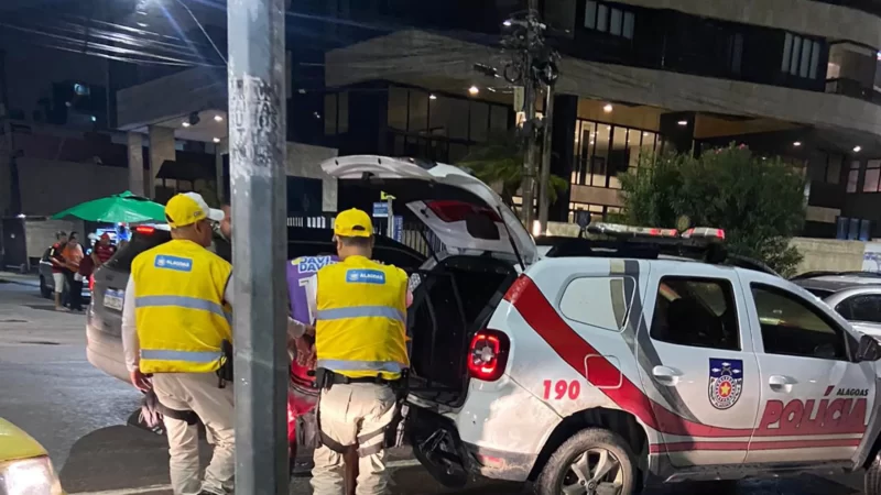 Homem é preso após agredir artista de rua na Ponta Verde