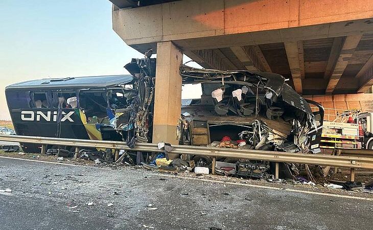 Dez pessoas morrem em acidente com ônibus no interior de São Paulo