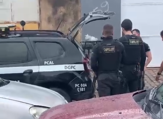 Vizinhos denunciam e homem que se masturbava em janela é preso