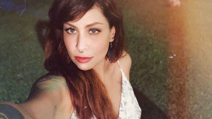 Pitty passa por cirurgia de emergência e cancela shows