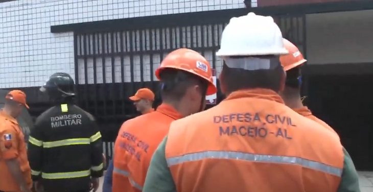 Prédio no Pinheiro é evacuado pela Defesa Civil após alerta de incêndio no subsolo