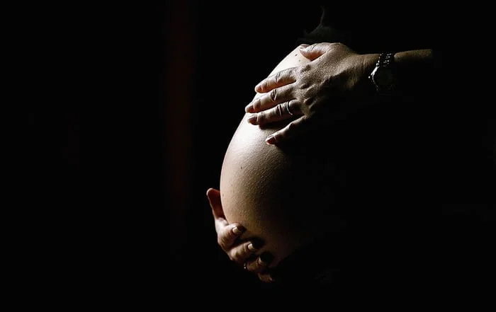 Por ano, mais de 12 mil meninas com menos de 14 anos engravidam