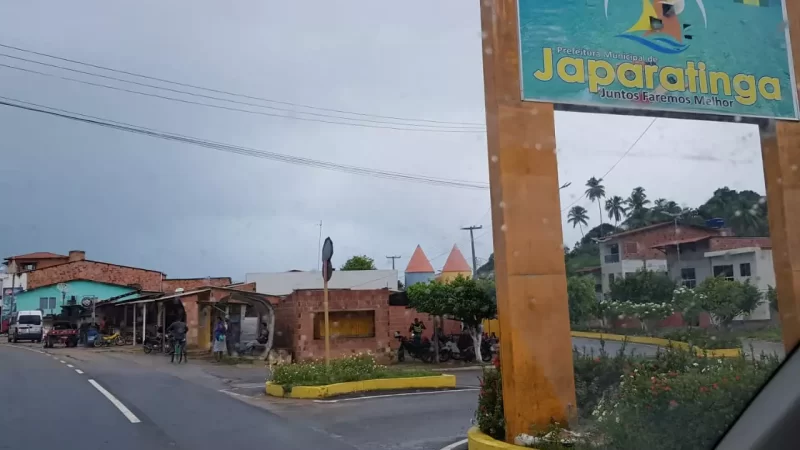 Jovem precisa de atendimento após ser agredida com garrafada