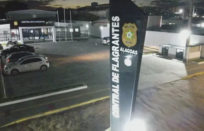 Homem é preso por estupro após ser flagrado fazendo sexo com menina de 13 anos
