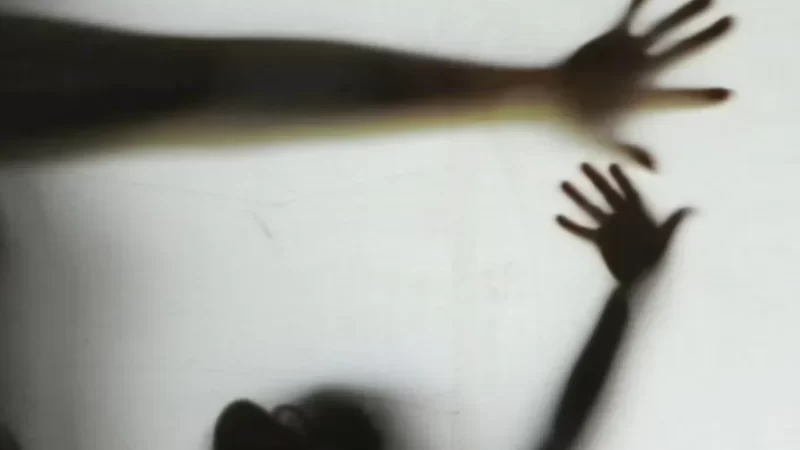 A cada 8 minutos, 1 criança ou adolescente é vítima de estupro no país