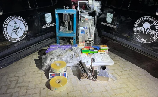 PM desmonta laboratório de drogas e apreende 66 kg de entorpecentes avaliados em meio milhão