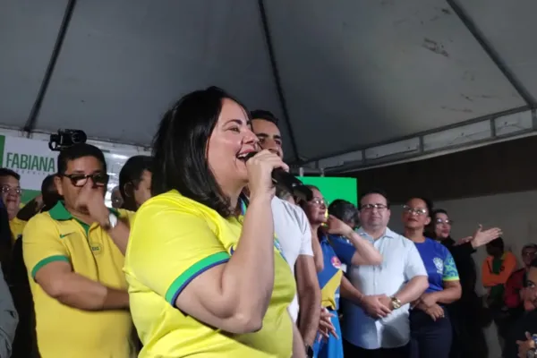 Com JHC, Fabiana Pessoa lança candidatura à prefeita de Arapiraca