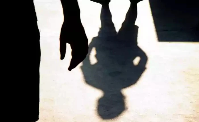 Pai é preso suspeito de oferecer a filha para homens em troca de dinheiro
