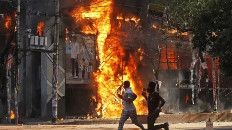 Protestos em Bangladesh: sobe para 300 número de mortos