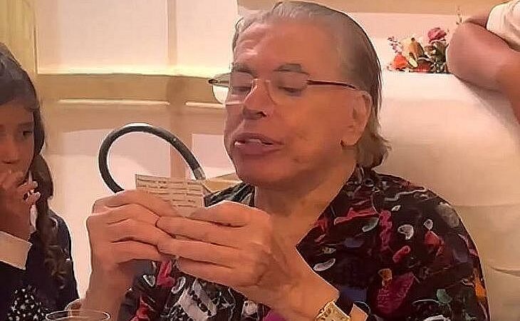 Silvio Santos segue internado para realizar exames em São Paulo