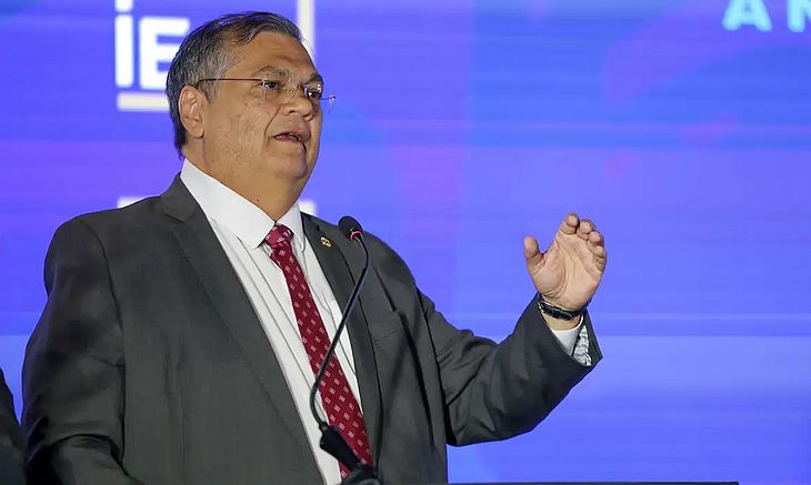 Dino diz que Moraes pediu legalmente relatórios ao TSE