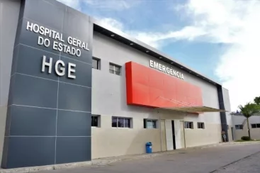Suspeito sequestra mulher e esfaqueia outra durante assalto