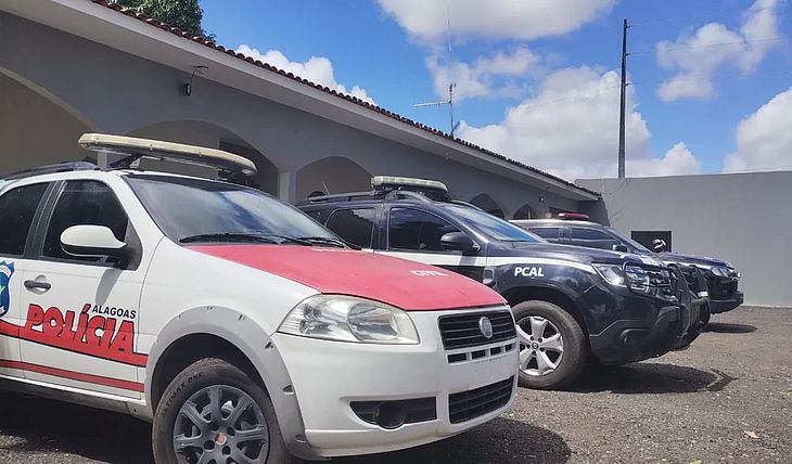PM apreende mais de R$8 mil guardados em sacolas debaixo de guarda-roupa, em Alagoas