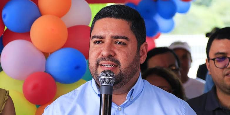 FLAGRA: João Victor, prefeito de Viçosa, é pego tentando comprar candidata a vereadora