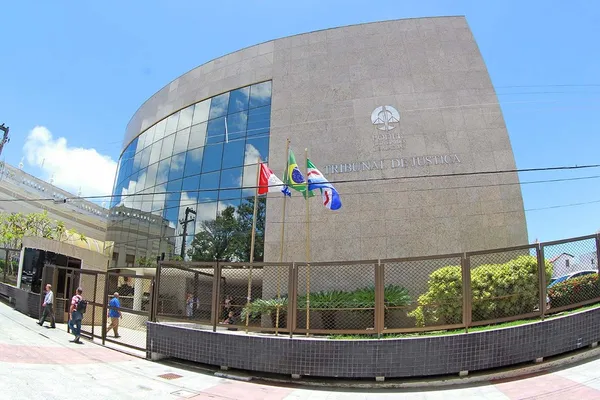 Justiça concede liberdade para delegado acusado de atrapalhar investigação de homicídio