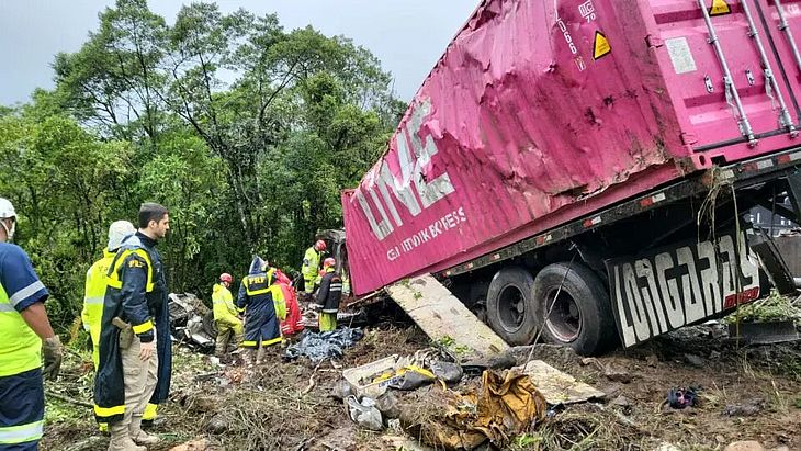 Caminhão envolvido no acidente que matou equipe de remo estava com falha mecânica, diz motorista