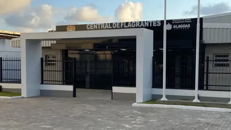Polícia flagra armas e dinheiro em veículo após denúncia de compra de votos em AL