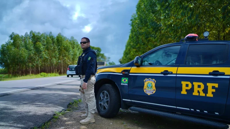 PRF prende homem por uso de documento falso, em São Sebastião