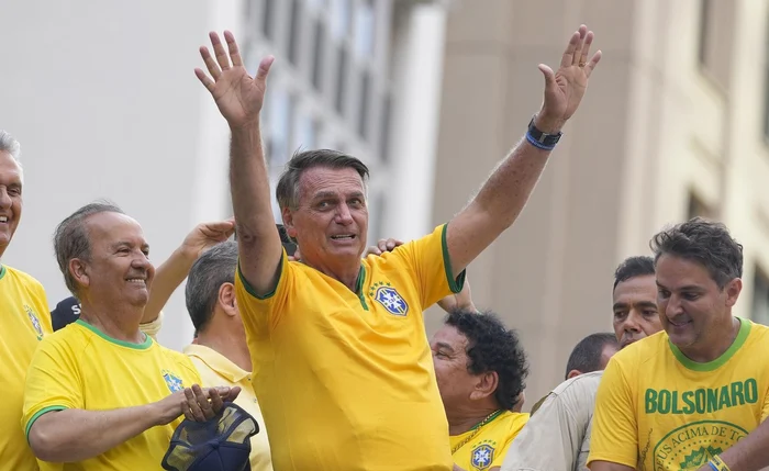 Contexto de polarização no país impede prisão imediata de Bolsonaro, opina analista