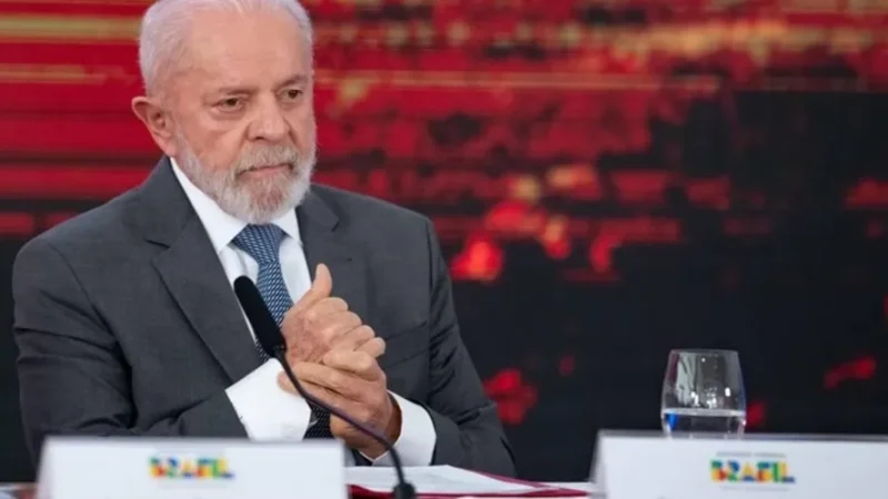 Após exames, boletim médico atualiza estado de saúde de Lula