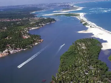 Cinco pessoas ficam ilhadas e são resgatadas pelos bombeiros na Barra Nova