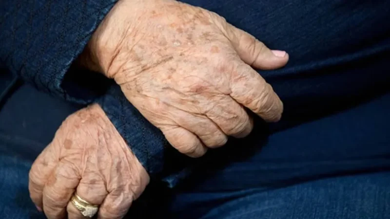 Idoso cai no golpe do amor e transfere R$ 2 mi para “namorada gringa”