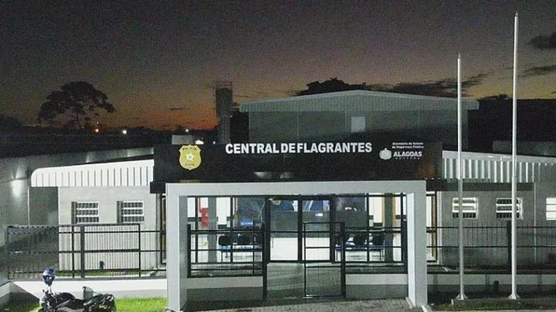 Pai que bateu em filho autista de 2 anos é preso; madrasta filmou as agressões