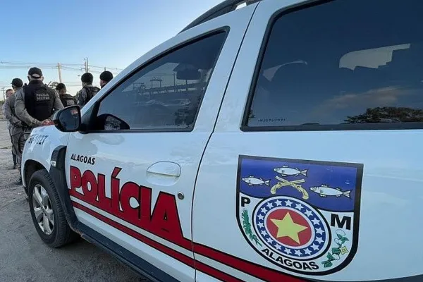 Mulher mata marido a facadas e foge em Marechal Deodoro