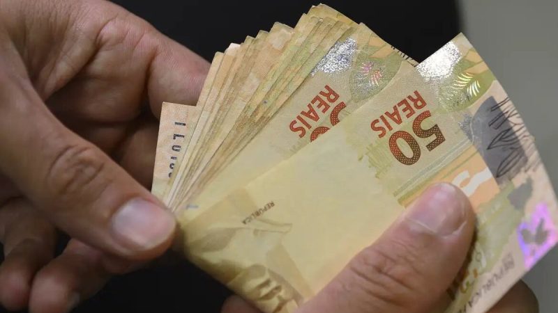 Trabalhadores têm até sexta-feira (27) para sacar abono do PIS