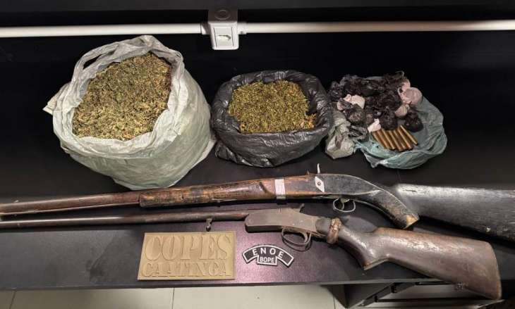 PM apreende armas e drogas no Sertão