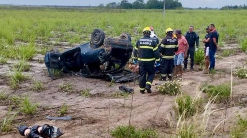 Capotamento de carro deixa feridos em Teotônio Vilela, AL
