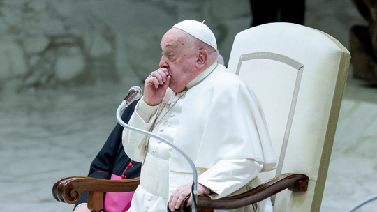 Papa Francisco está com infecção polimicrobiana e Vaticano diz que situação clínica é ‘complexa’