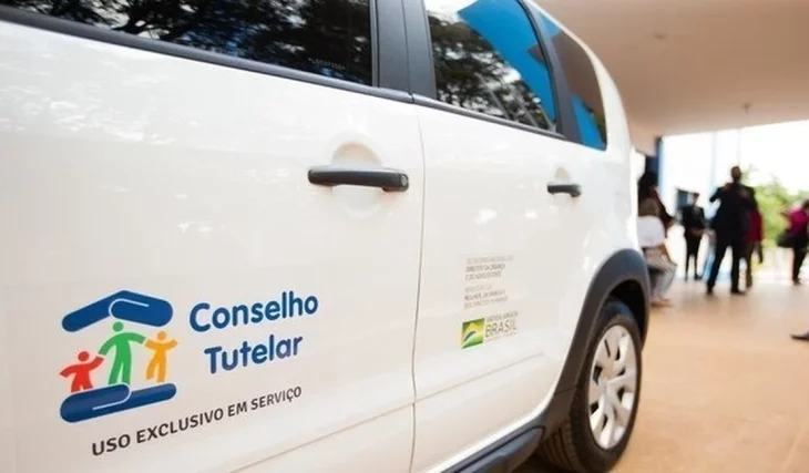 Conselho tutelar é acionado após criança de 7 anos ser achada sozinha