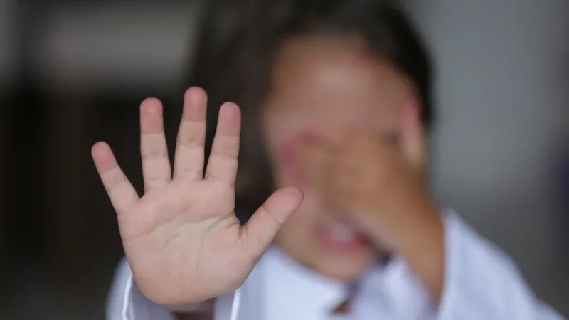 Pai é preso em flagrante acusado de estuprar a filha menor de idade, em Maceió