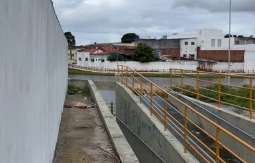 Homem é flagrado praticando atos libidinosos e ejacula em mulheres no Lago do Goiti, em Palmeira dos Índios