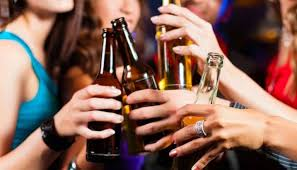 Agora é lei: pena mais pesada para quem fornece droga ou bebida alcoólica a menor de 18 anos