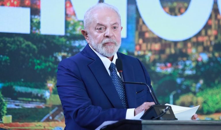 Lula assina indulto de Natal e deixa de fora presos pelo 8 de janeiro e delatores
